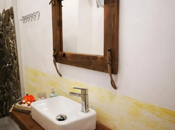 Alojamento de Acomodação e Pequeno-almoço Edwige Castellabate